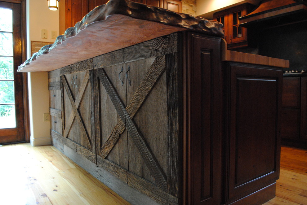 Inspiration for a rustic kitchen in Philadelphia.