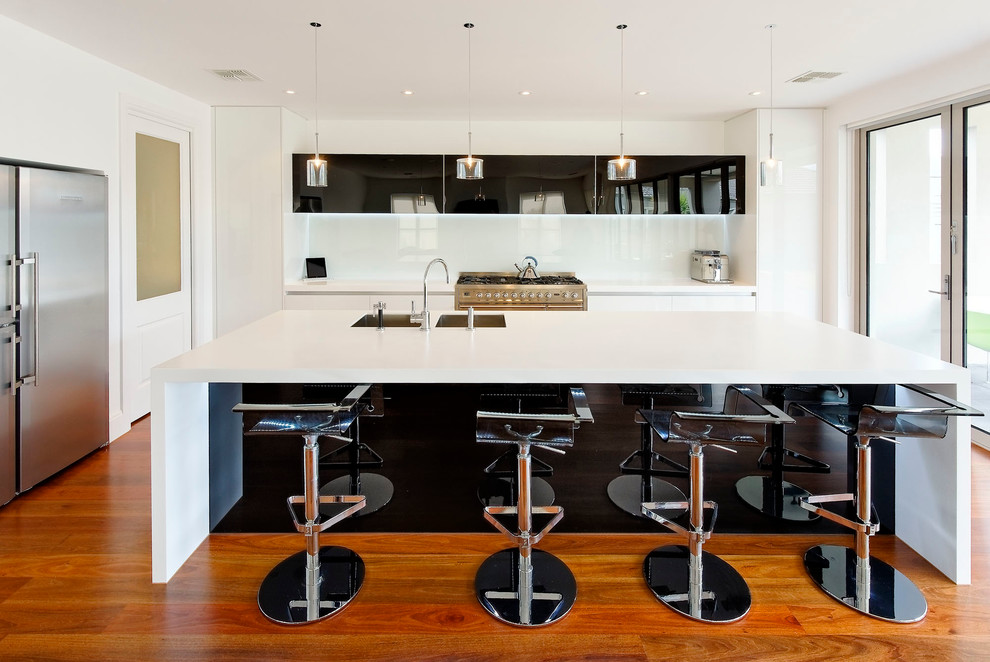 Example of a minimalist kitchen design in Melbourne