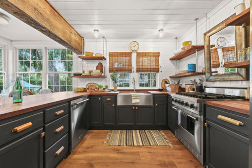 black kitchen cabinets