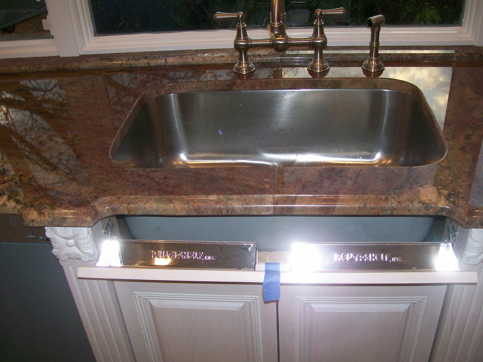 East Norwich Kitchen Traditional Kitchen New York by KS