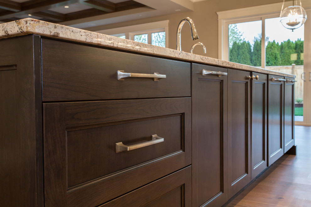 This is an example of a classic kitchen in Seattle.