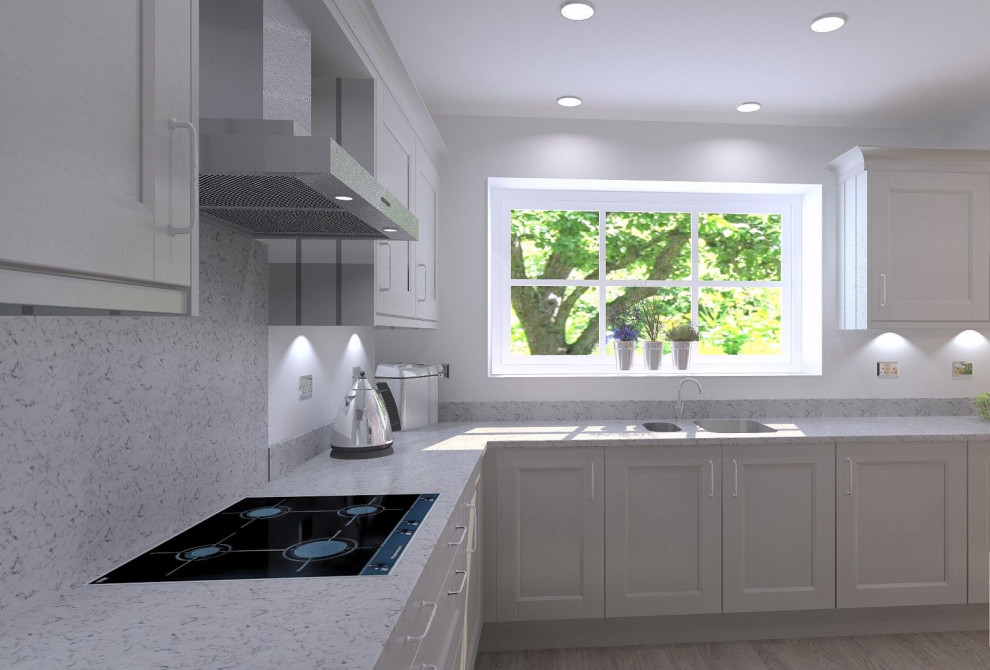 Cette photo montre une cuisine ouverte tendance en U de taille moyenne avec un placard à porte shaker, des portes de placard bleues, un plan de travail en granite, un sol en vinyl et aucun îlot.