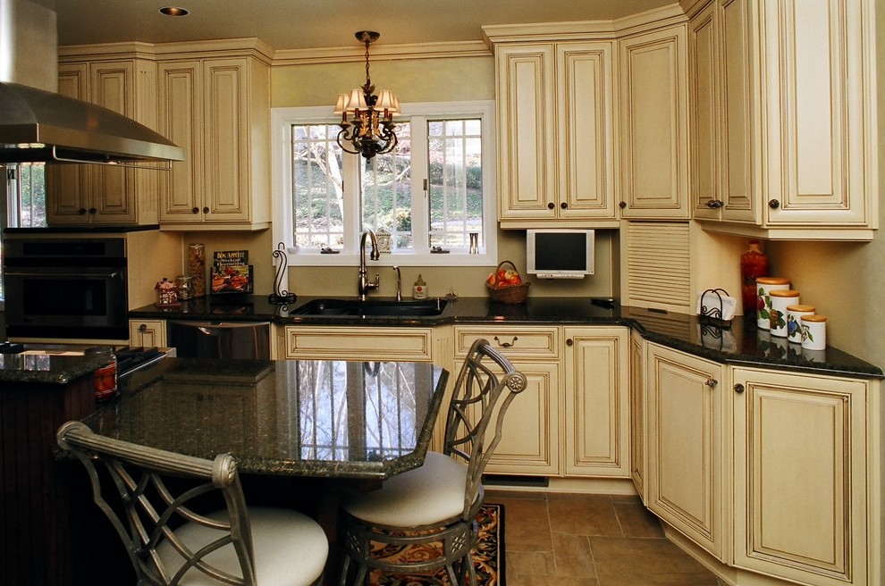 Eat-in Kitchen - Dry Bar, Island, & Seating ...