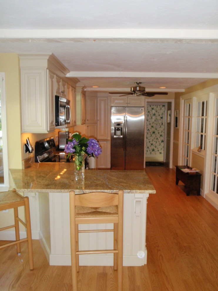 eat in peninsulas for long, narrow kitchen Traditional Kitchen