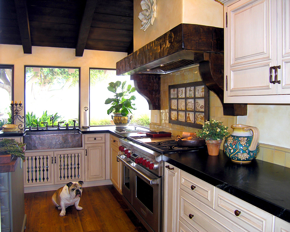 This is an example of an eclectic kitchen in San Diego.