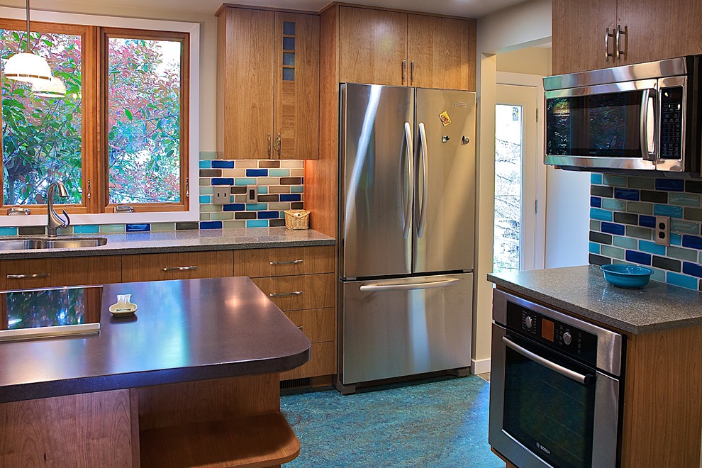 ワシントンD.C.にあるトラディショナルスタイルのおしゃれなキッチン (ターコイズの床) の写真