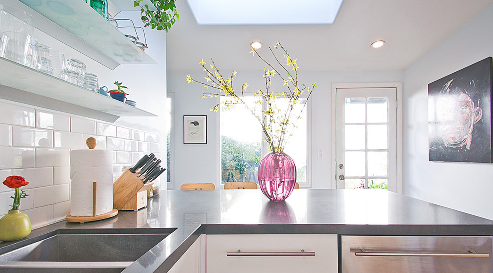Example of a trendy kitchen design in Los Angeles