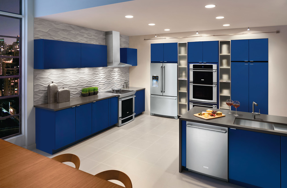 Immagine di una cucina abitabile design con elettrodomestici in acciaio inossidabile