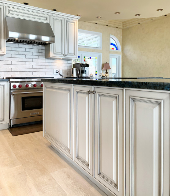 Elegant Antique White with Natural Stone Countertop Classico