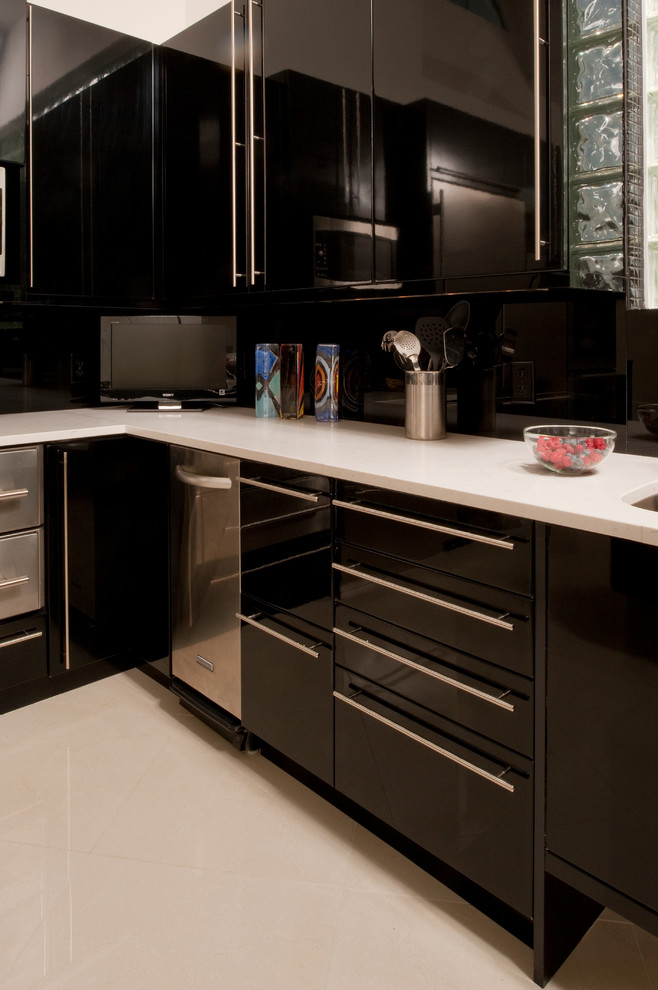 This is an example of a contemporary kitchen in New Orleans.