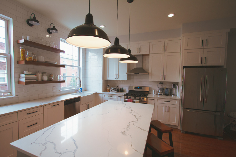 Design ideas for a small classic kitchen in Philadelphia.