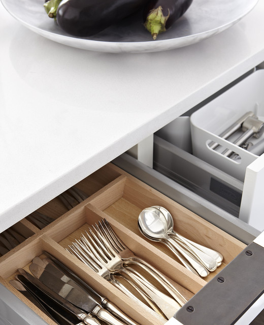 Elegant White IKEA Kitchen - Modern - Kitchen - Toronto - by Croma Express  Kitchens | Houzz IE