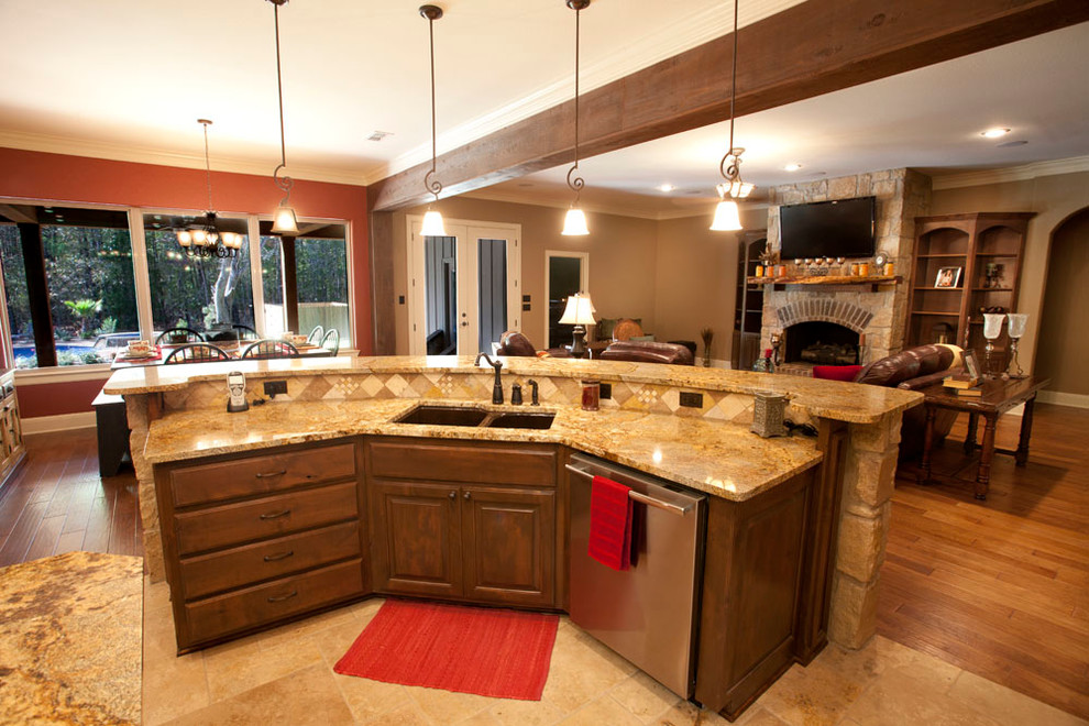 Photo of a classic kitchen in Austin.