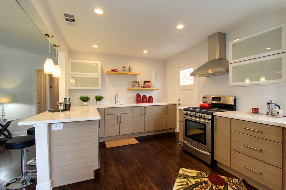 Design ideas for a contemporary kitchen in Sacramento with stainless steel appliances.