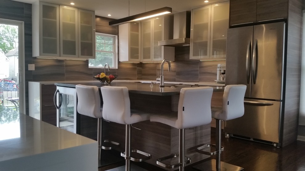 Inspiration for a large modern u-shaped open plan kitchen in Chicago with a submerged sink, flat-panel cabinets, medium wood cabinets, engineered stone countertops, grey splashback, porcelain splashback, stainless steel appliances, medium hardwood flooring and an island.