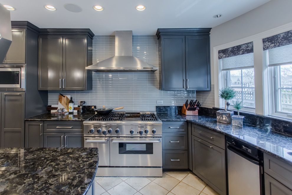 Eat-in kitchen - mid-sized modern u-shaped ceramic tile eat-in kitchen idea in Chicago with an undermount sink, granite countertops, gray backsplash, glass tile backsplash, stainless steel appliances and an island