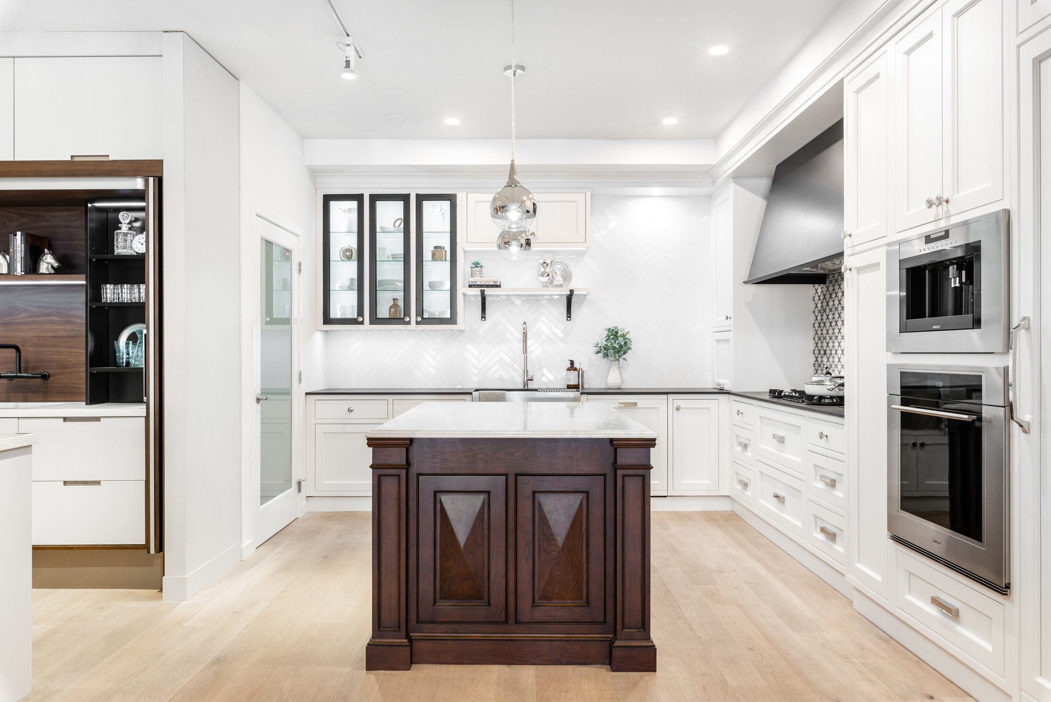 Elmwood Huntington Bm Simply White Chanterelle Cherry Transitional Kitchen Other By Thomas And Birch Boutique Houzz