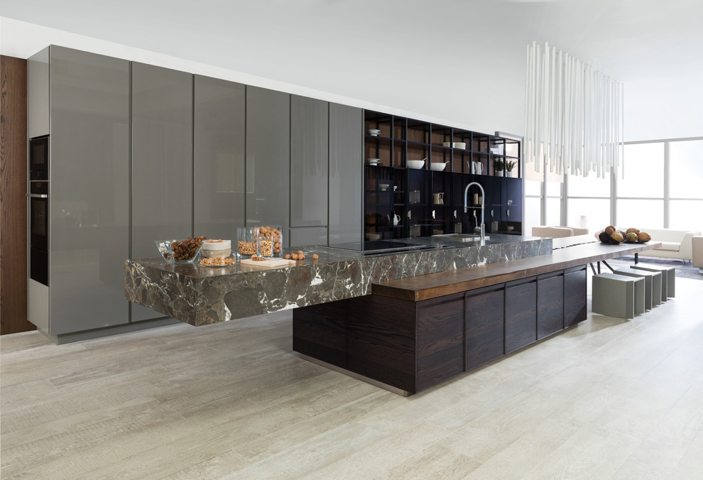 Foto di un'ampia cucina minimalista con ante lisce, ante grigie, pavimento in gres porcellanato e pavimento beige