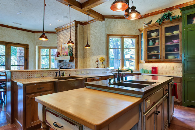 Expansive rustic kitchen in Dallas.