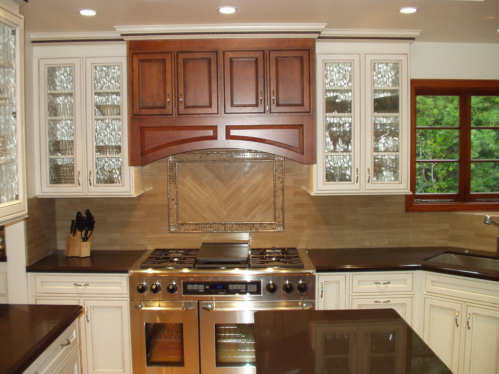 Traditional kitchen in Los Angeles.