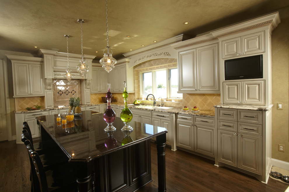 Inspiration for a traditional kitchen in Minneapolis with raised-panel cabinets, beige cabinets and beige splashback.
