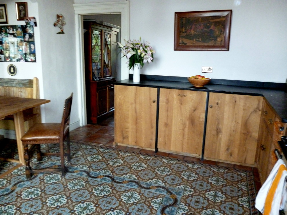 Example of a classic kitchen design in Dijon