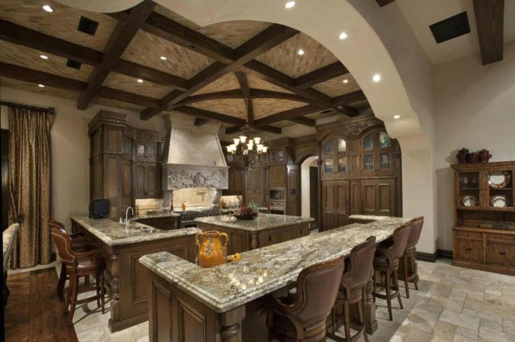 Свежая идея для дизайна: огромная кухня в современном стиле с ковровым покрытием - отличное фото интерьера