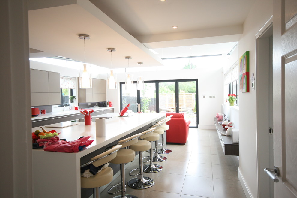 Design ideas for a contemporary kitchen in Glasgow.