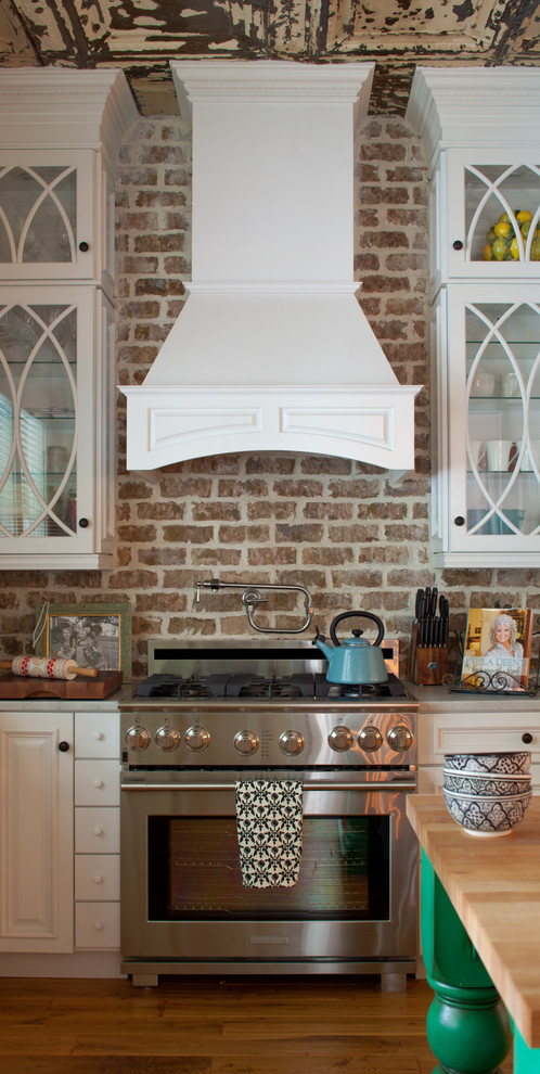 Photo of a traditional kitchen in Jacksonville.