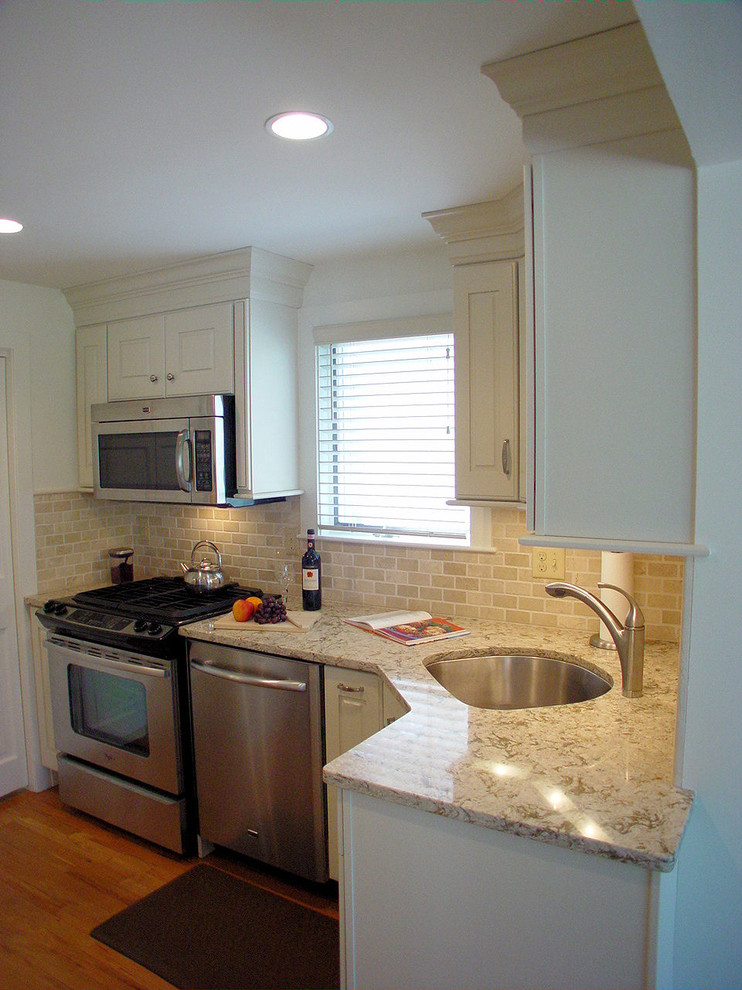 Inspiration for a timeless kitchen remodel in Boston