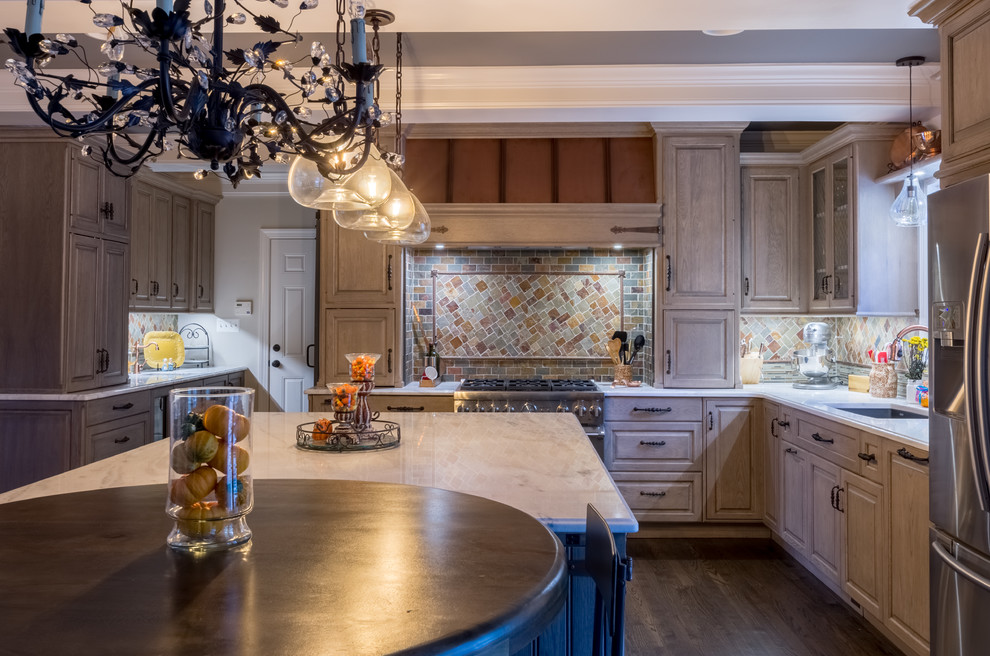 Inspiration for a large traditional l-shaped kitchen/diner in Richmond with a submerged sink, shaker cabinets, light wood cabinets, engineered stone countertops, multi-coloured splashback, stone tiled splashback, stainless steel appliances, medium hardwood flooring, an island and brown floors.