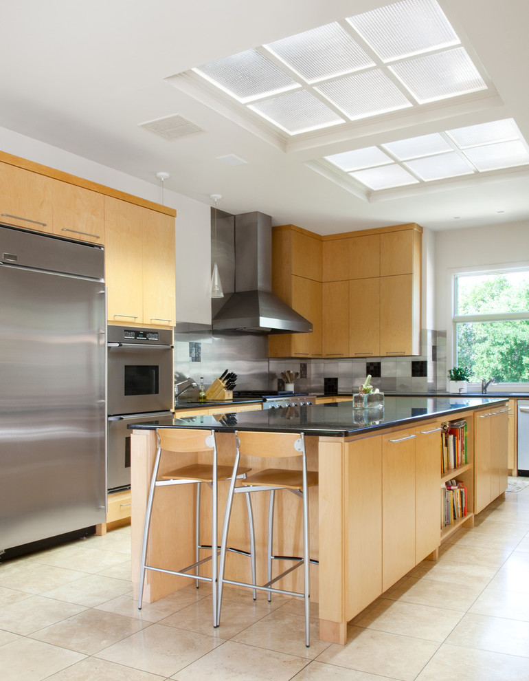 Inspiration for a modern kitchen in Austin with stainless steel appliances.