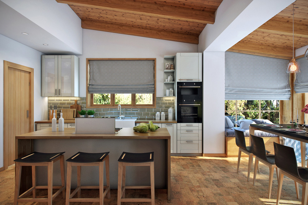 Foto på ett funkis kök och matrum, med en rustik diskho, grå skåp, grått stänkskydd, svarta vitvaror och en köksö