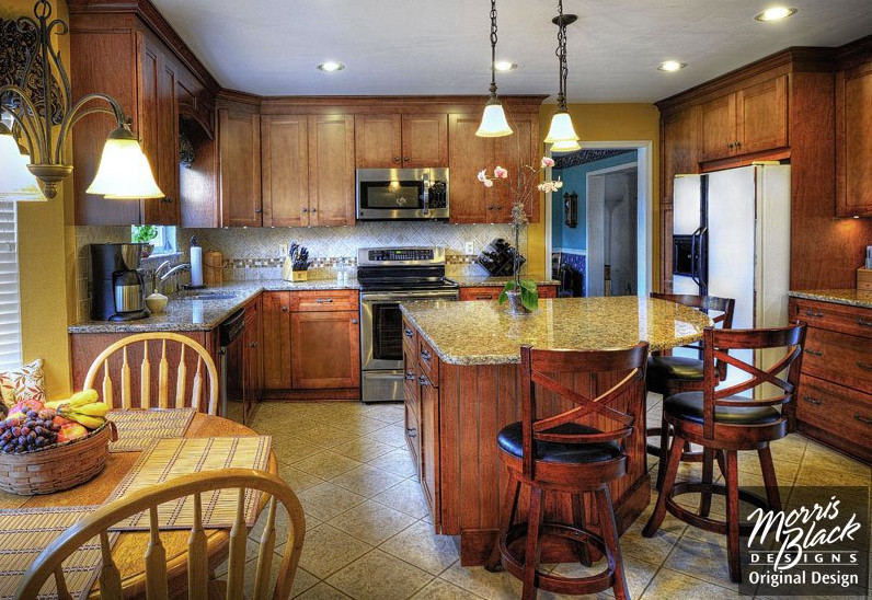 Mittelgroße Klassische Küche in U-Form mit hellbraunen Holzschränken, Granit-Arbeitsplatte, Rückwand aus Porzellanfliesen, Küchengeräten aus Edelstahl, Keramikboden und Kücheninsel in Philadelphia