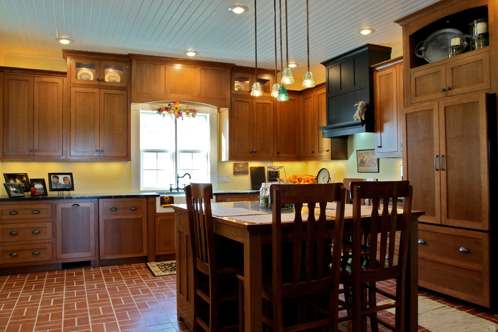 Inspiration for a farmhouse kitchen in St Louis.