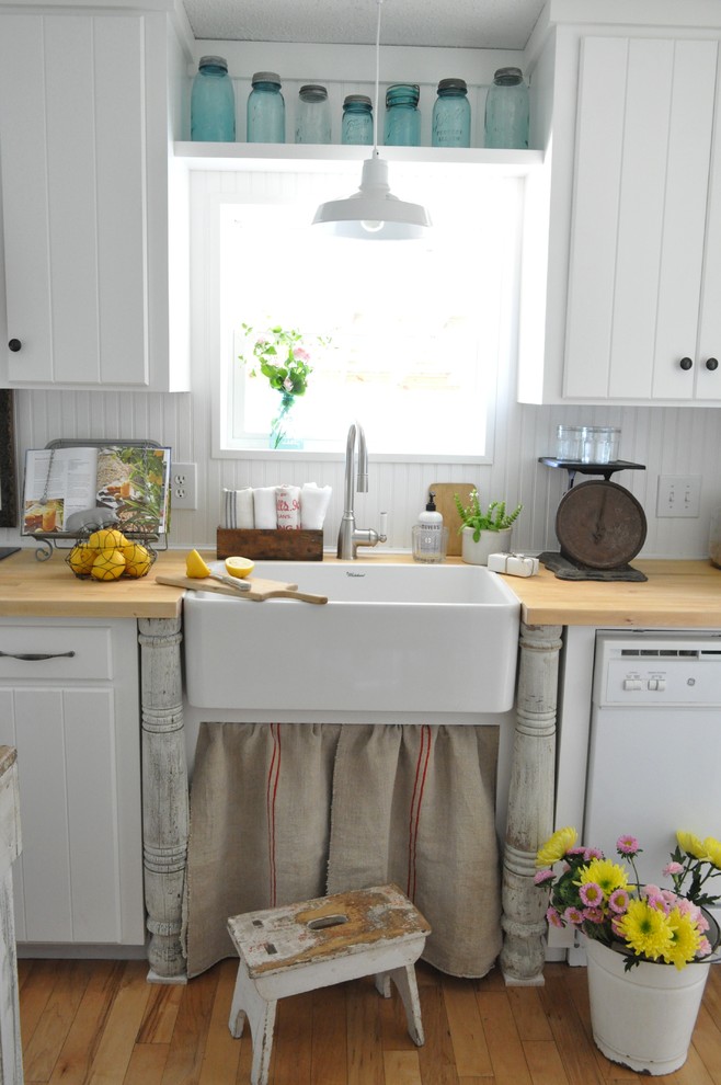 Inspiration for a farmhouse kitchen remodel in New Orleans