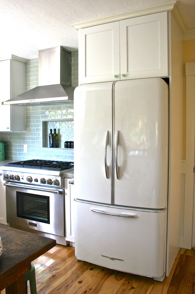 Kitchen - cottage kitchen idea in San Francisco