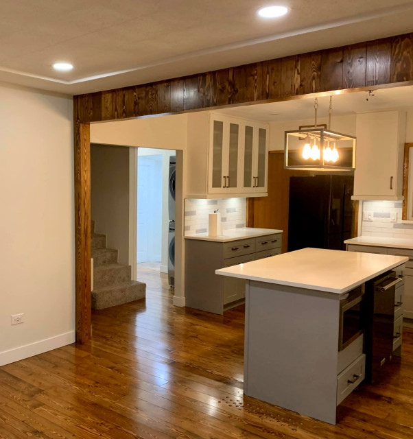 Farmhouse Kitchen with Grey Base and White Uppers Campagne Cuisine