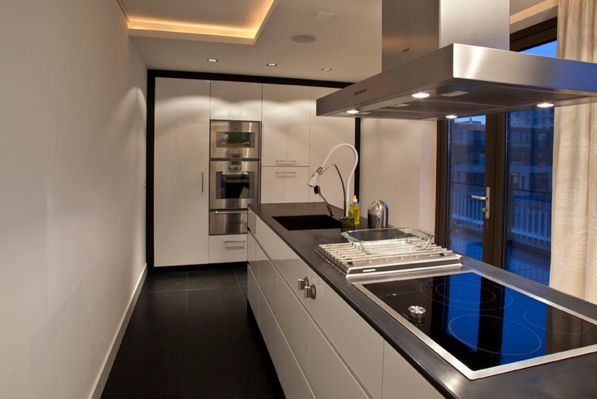 Inspiration for a contemporary kitchen remodel in Amsterdam