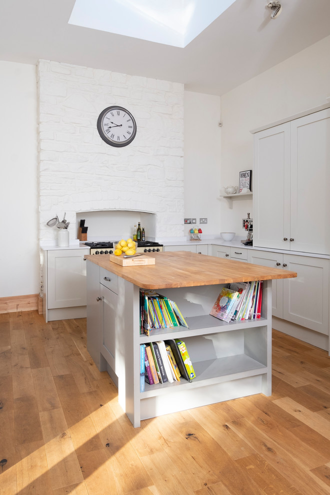 feature chimney Traditional Kitchen Cardiff by Chalkhouse