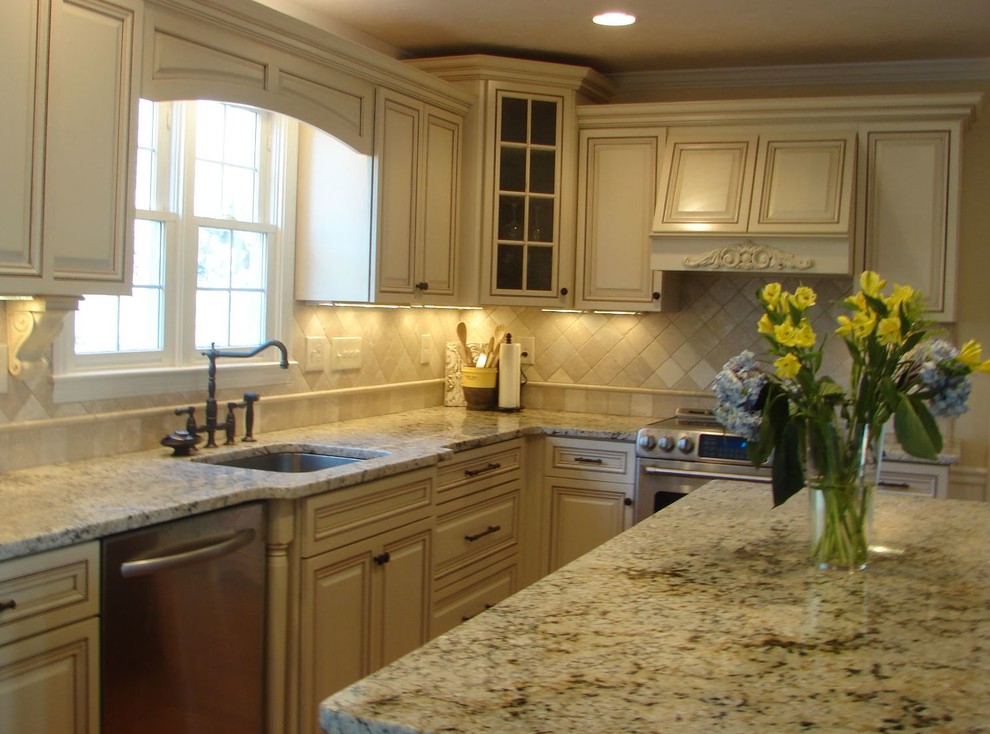 Featured Kraftmaid Designs - Traditional - Kitchen - Boston - by Howe ...