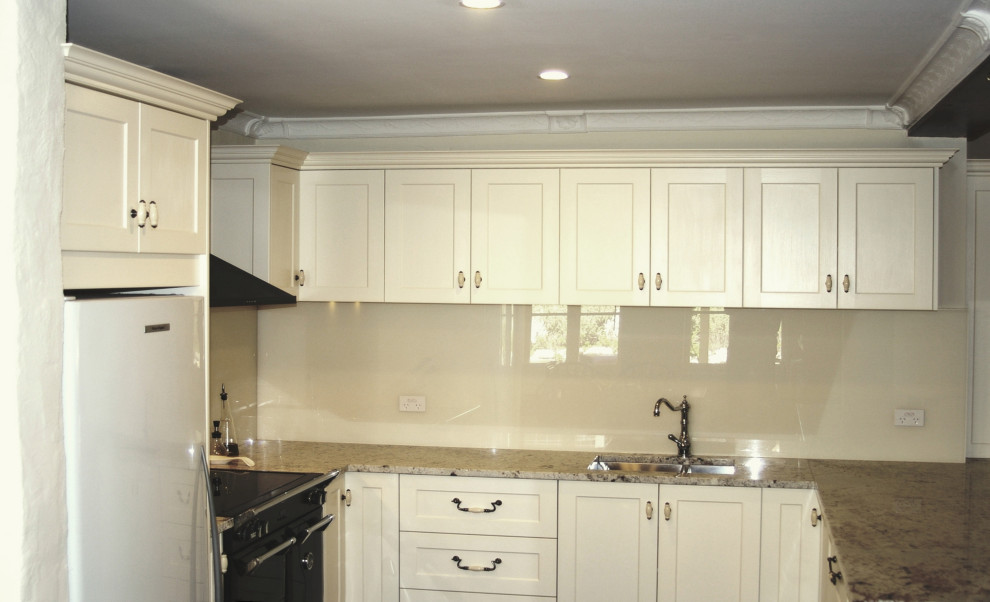 Federation Shaker Kitchen in Traditional Hand Pained finish by Compass