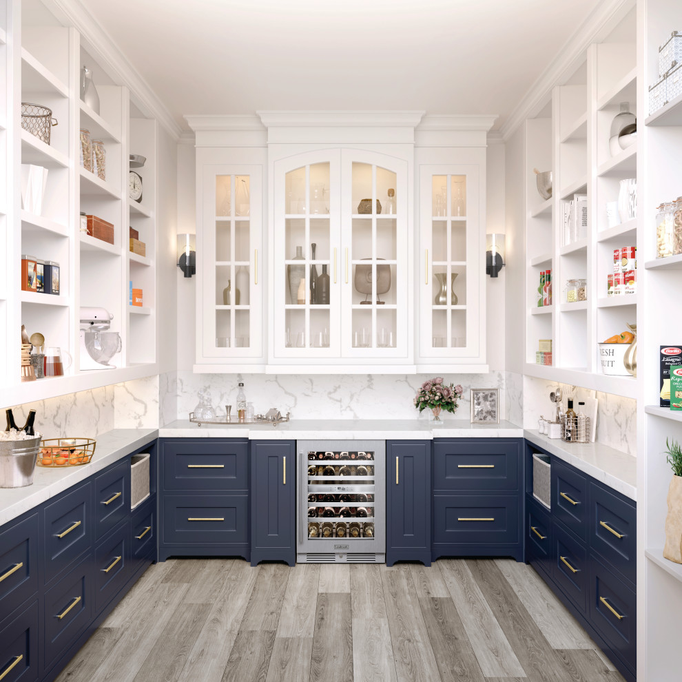 Idee per una cucina classica con ante in stile shaker, ante blu, elettrodomestici in acciaio inossidabile, pavimento in legno massello medio, nessuna isola, pavimento marrone e top bianco