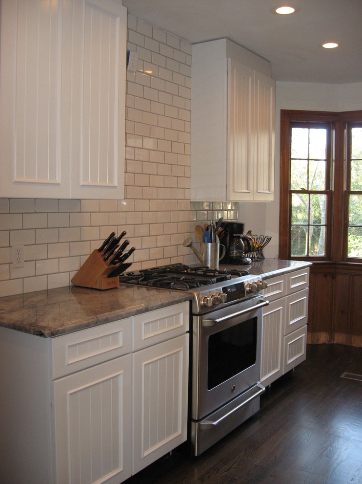 Inspiration for a classic kitchen in Charleston.