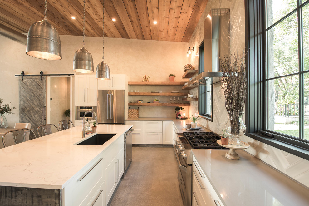 Design ideas for a small country l-shaped kitchen in Austin with a single-bowl sink, shaker cabinets, white cabinets, quartz worktops, multi-coloured splashback, ceramic splashback, stainless steel appliances, concrete flooring, an island and grey worktops.