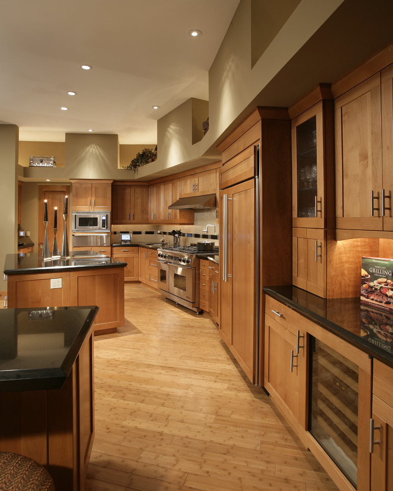 Kitchen - contemporary kitchen idea in Phoenix