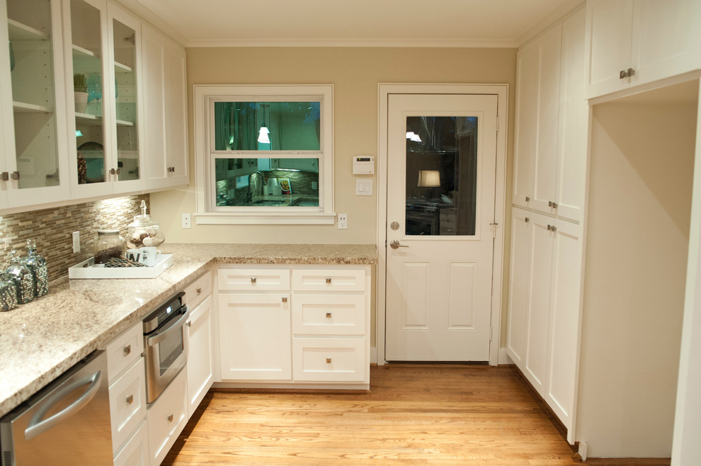 Elegant kitchen photo in Houston