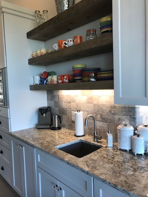 Photo of a farmhouse kitchen in Austin.