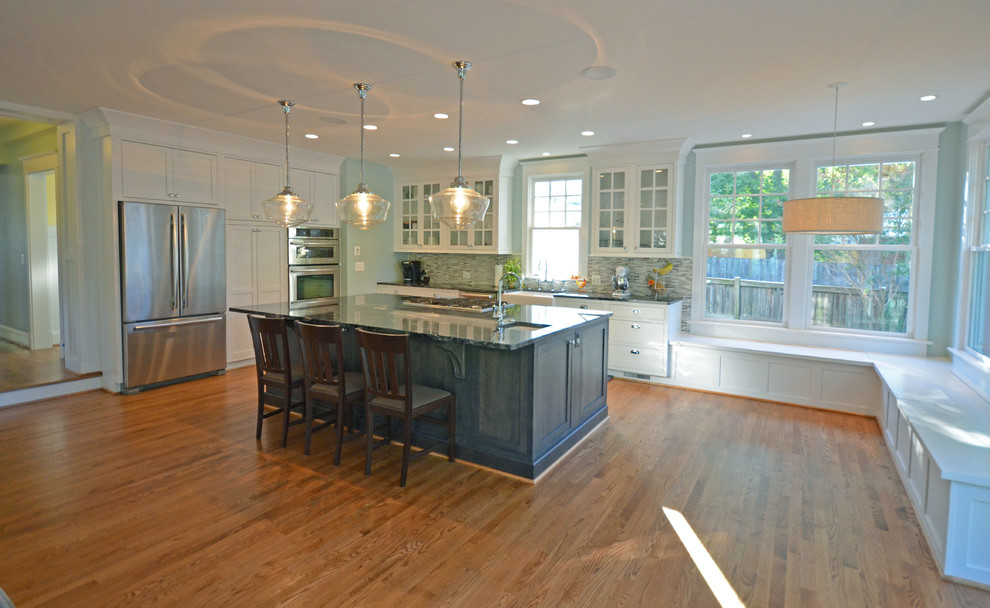 Example of an arts and crafts kitchen design in DC Metro