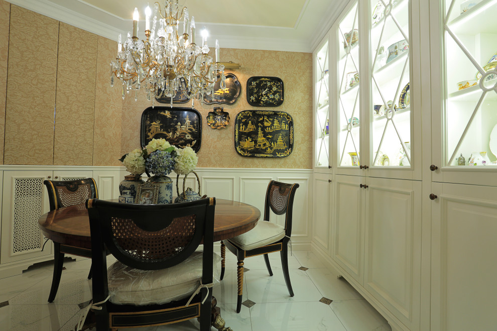 Inspiration pour une grande salle à manger ouverte sur le salon bohème avec un sol en marbre et un sol blanc.